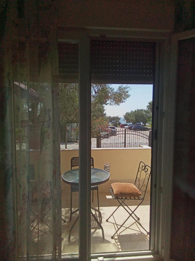 Irina Haus Apartment Gerakini Exterior photo